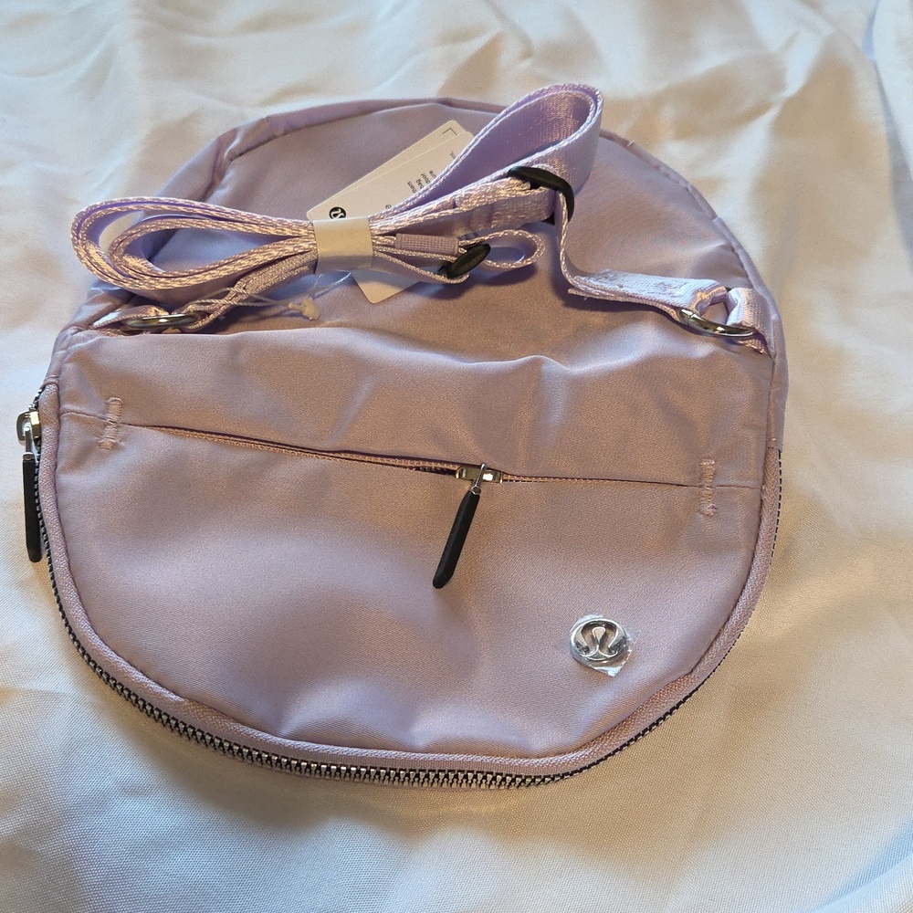 Everywhere Belt Bag - Picture 4 of 7